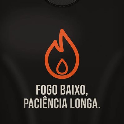 Camiseta com a arte Fogo baixo, paciência longa